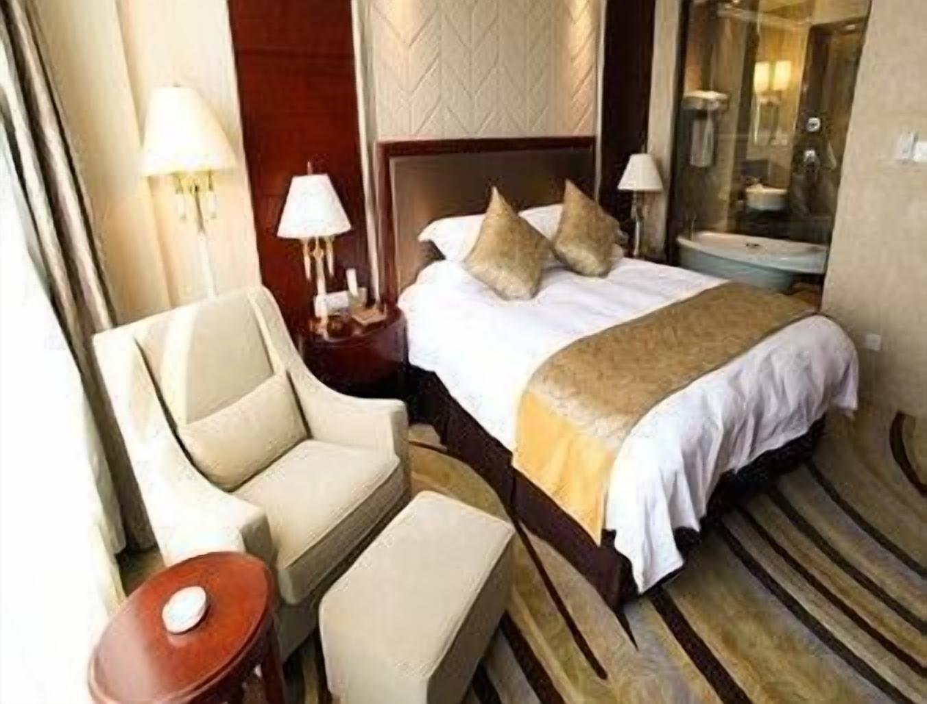 Ramada Yangzhou Baoying Hotel Екстериор снимка