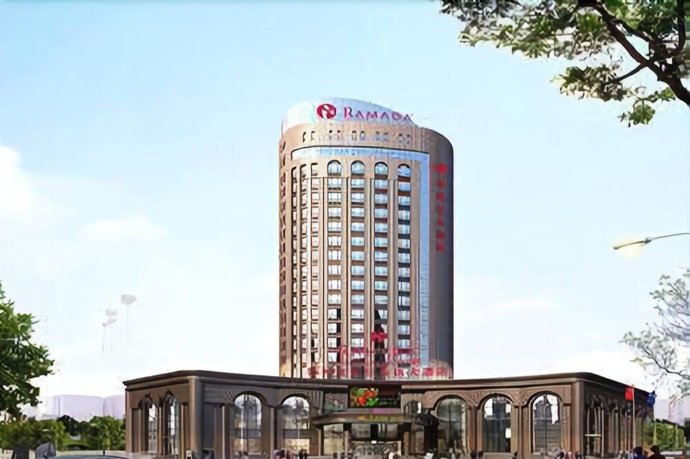 Ramada Yangzhou Baoying Hotel Екстериор снимка